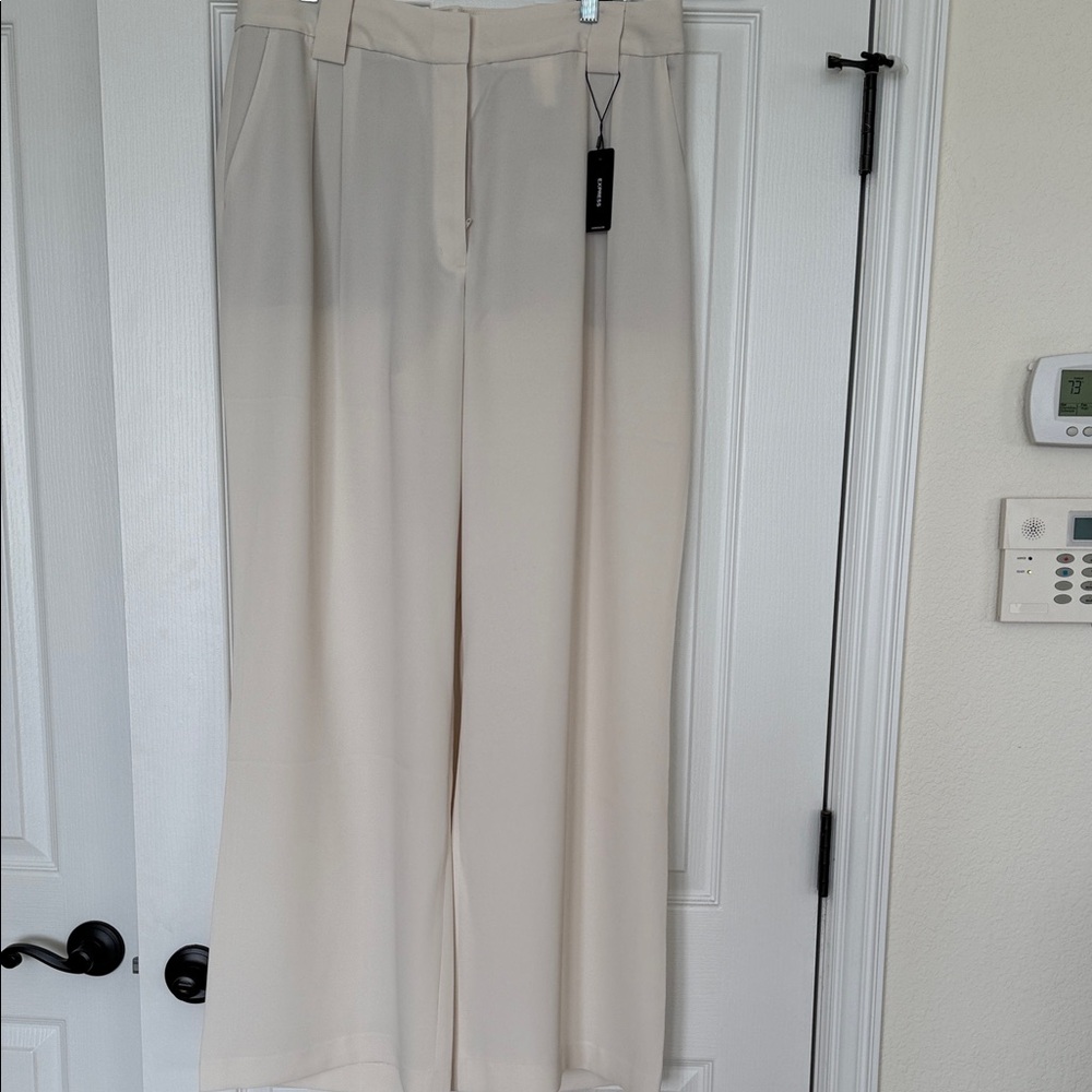 Express NWT High-Rise Wide Leg Crepe Pants Cream Pleated Workwear 14R 31” Inseam